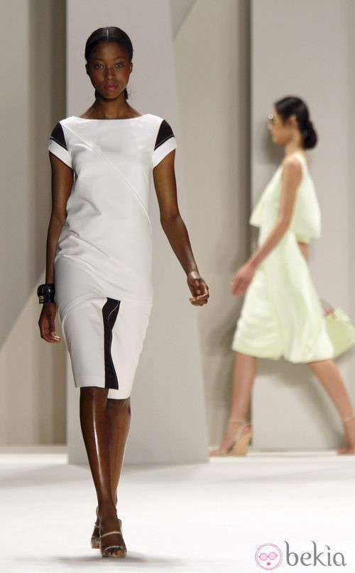 Diseño bicolpor de Carolina Herrera, colección primavera 2012