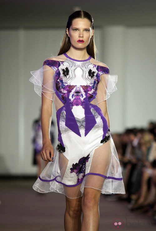 Vestido lila con mangas de tul de Prabal Gurung, colección primavera 2012
