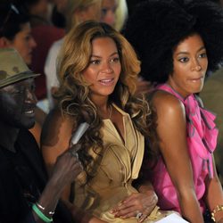 Beyoncé y su hermana Solange en el desfile de Vera Wang, colección primavera de 2012