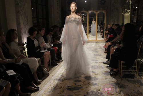 Diseño con pedería de Marchesa, colección primavera de 2012