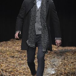 Abrigo negro de la colección otoño/invierno 2013/2014 de Benetton