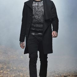 Abrigo y jersey negros de la colección otoño/invierno 2013/2014 de Benetton