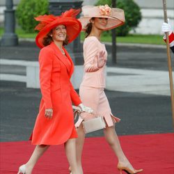 Paloma Rocasolano y Telma Ortiz vestidas de Felipe Varela en la boda de los Príncipes de Asturias