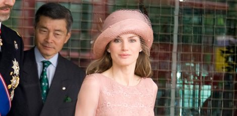 La Princesa Letizia vestida de Felipe Varela en la boda de Guillermo de Inglaterra y Kate Middleton