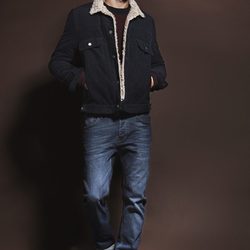 Abrigo y vaqueros de la colección otoño/invierno 2013/2014 de Adolfo Dominguez