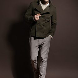 Abrigo verde militar de la colección otoño/invierno 2013/2014 de Adolfo Dominguez