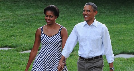 Michelle Obama con un vestido de rayas navy