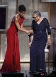 Michelle Obama con un vestido rojo en los BET Honors Awards en 2012