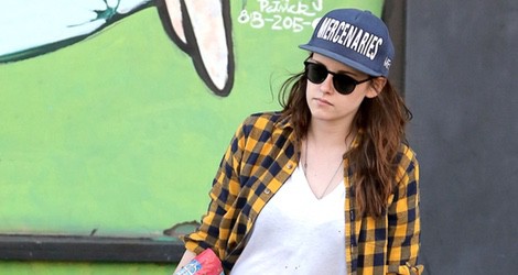 Kristen Stewart apuesta por el estilo casual para hacer recados