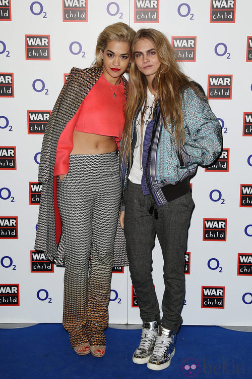 Cara Delevingne y Rita Ora en los War Child Brit Awards 2013
