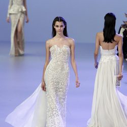 Vestido blanco de la colección primavera/verano 2014 Alta Costura de Elie Saab en la Semana de la Moda de París