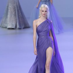 Vestido asimétrico de la colección primavera/verano 2014 Alta Costura de Elie Saab en la Semana de la Moda de París