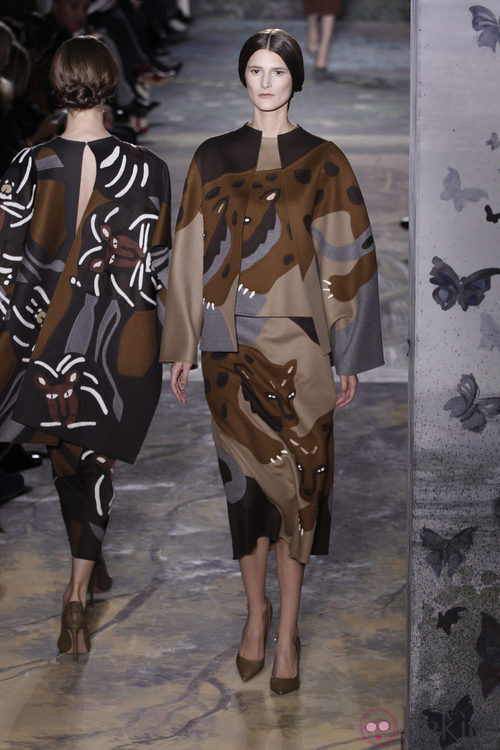Vestido estampado de la colección primavera/verano 2014 Alta Costura de Valentino en la Semana de la Moda de París