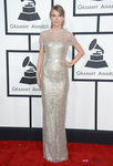 Taylor Swift con un vestido de Gucci en la alfombra roja de los Premios Grammy 2014