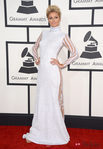 Paris Hilton con un vestido de Haus of Milani en la alfombra roja de los Premios Grammy 2014
