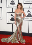 Christine Teigen con un vestido de Johanna Johnson en la alfombra roja de los Premios Grammy 2014