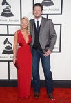Miranda Lambert con un vestido de Pamella Roland en la alfombra roja de los Premios Grammy 2014
