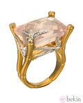 Anillo de cuarzo rosa de la colección 'Bambú' de Carrera y Carrera