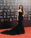 Aura Garrido con un vestido de Alberta Ferretti en la alfombra roja de los Goya 2014