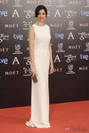 Dafne Fernández con un vestido de Carolina Herrera en la alfombra roja de los Goya 2014