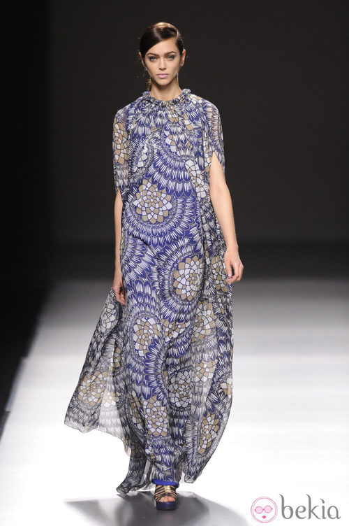 Vestido con estampados azules de Devota & Lomba en Madrid Fashion Week otoño/invierno 2014/2015