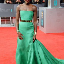 Lupita Nyong'o con un vestido de Dior Couture en la alfombra roja de los Premios BAFTA 2014