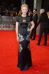 Cate Blanchett con un vestido de Armani en la alfombra roja de los Premios BAFTA 2014