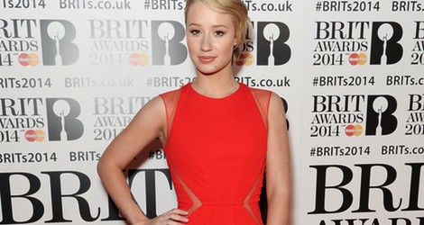 Iggy Azalea con un vestido de Elie Saab en la alfombra roja de los Brit Awards 2014