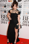 Daisy Love con un vestido de Sister by Sibling en la alfombra roja de los Brit Awards 2014