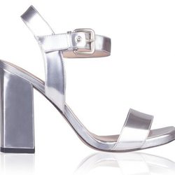 Sandalias metalizadas de la colección primavera/verano 2014 de Pura López