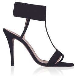 Sandalias negras de la colección primavera/verano 2014 de Pura López