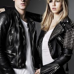 Suki Waterhouse y George Barnett presentan la línea 'Ready to Wear' de Burberry Brit 