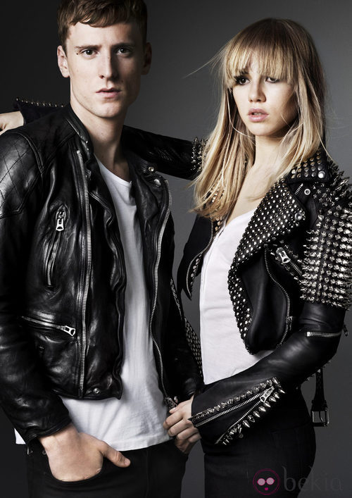Suki Waterhouse y George Barnett presentan la línea 'Ready to Wear' de Burberry Brit 