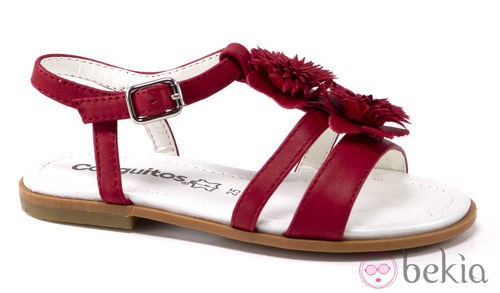 Sandalia roja con detalle floral Colección primavera/verano 2014 de Conguitos