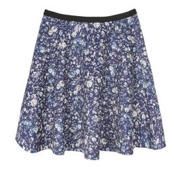 Falda de neopreno reversible de flores de la línea 'Índigo Revolution' de Bershka en 2014