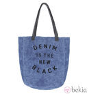 Bolso reversible con mensaje de la línea 'Índigo Revolution' de Bershka en 2014