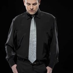 Raúl con una corbata de la colección 'Pajaritas y Corbatas 2014' de Arquímedes Llorens