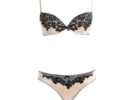 Conjunto de lencería y encaje en rosa palo de la colección para primavera 2014 de Yamamay