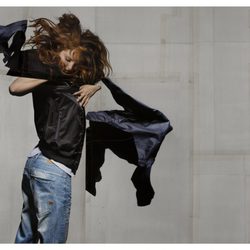Lily Cole posando para la campaña primavera/verano 2014 de G-Star Raw