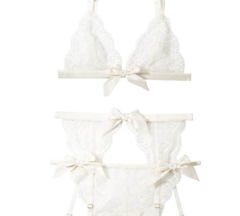 Conjunto de encaje con liga de la colección 'OUI' de Etam para novias 2014