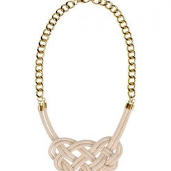 Collar tipo babero de la colección primavera/verano 2014 de Master & Muse