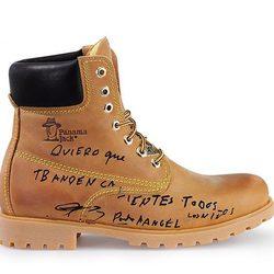 Botas de Panama Jack firmadas por el Padre Ángel