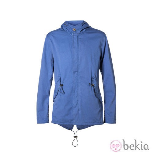 Parka color azul de la colección primavera/verano 2014 de Benetton