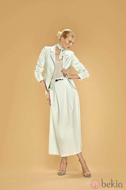 Traje verde menta con top de topos de la colección 'Dolores Promesas Resort' para primavera/verano 2014