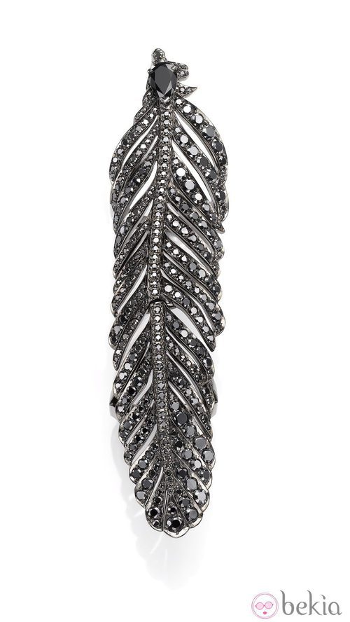 Anillo de pluma inspirado en 'Maléfica' de Crow's Nest