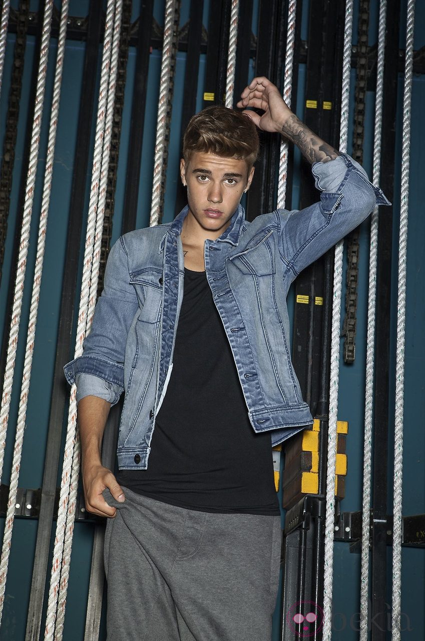 Justin Bieber posando para Adidas y su línea NEO 2014