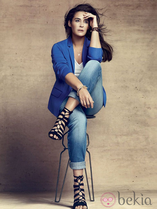 Vicky Martín Berrocal con jeans y americana klein de la colección Violeta by Mango 2014