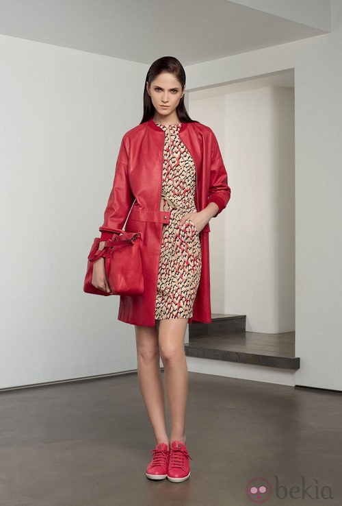 Conjunto de vestido con estampado 'Ile aux Panthe?res' y abrigo de piel de la colección 'Ready to wear' 2014 de Longchamp
