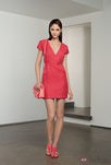 Vestido con escote de pico de color coral de la colección 'Ready to wear' 2014 de Longchamp