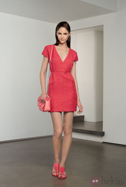 Vestido con escote de pico de color coral de la colección 'Ready to wear' 2014 de Longchamp